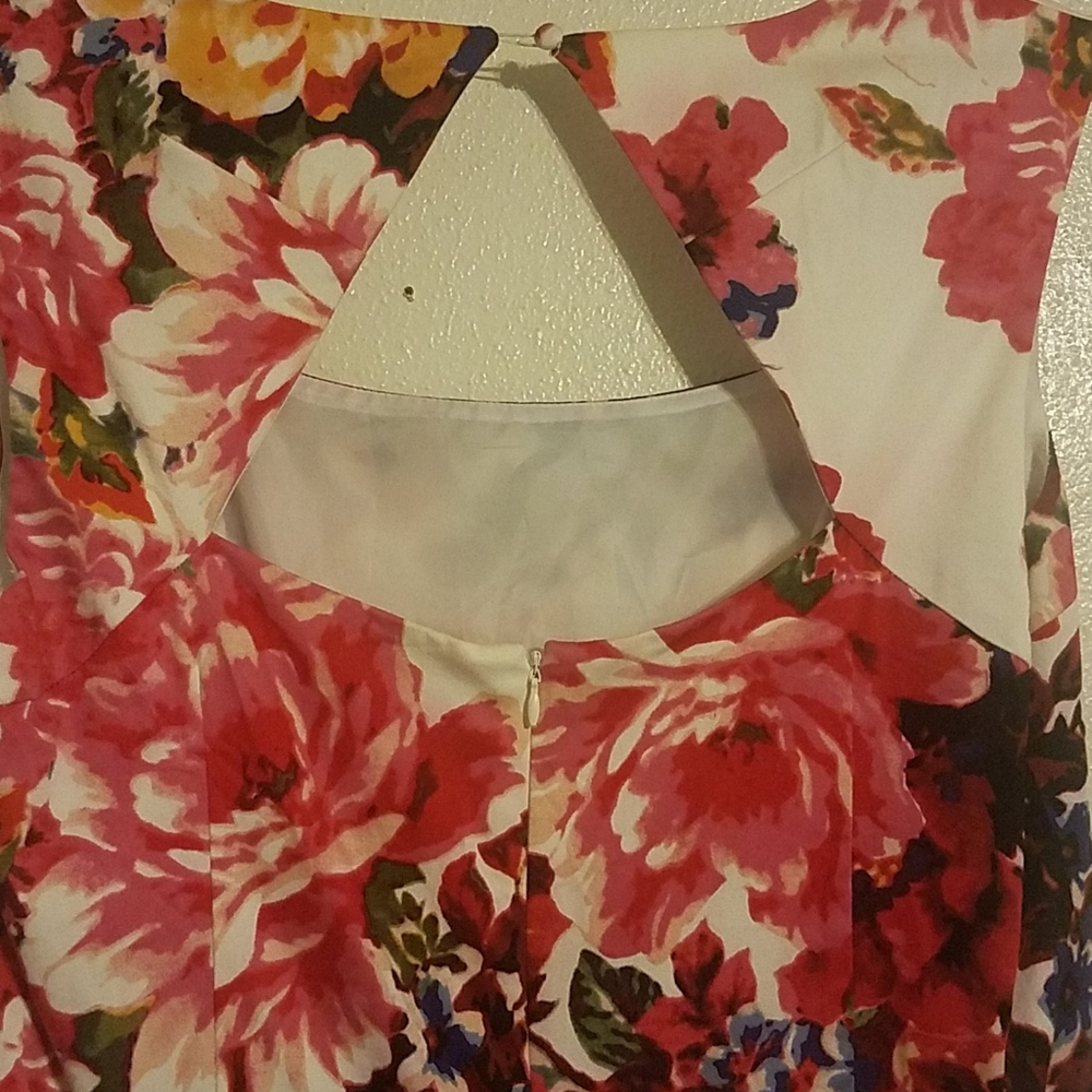 Dress - Picture 2 of 3
